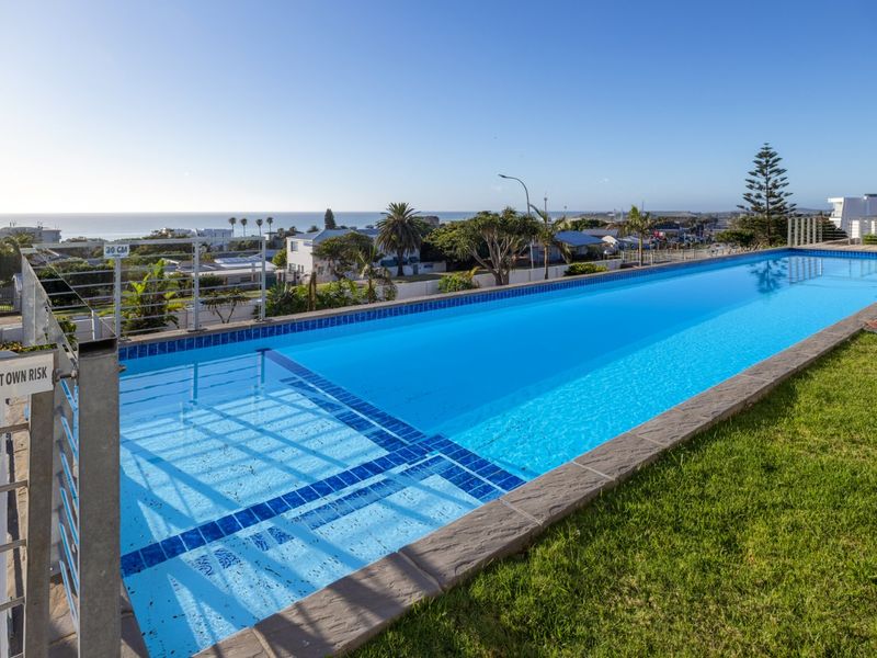 Architectural 5-Bedroom Masterpiece with Panoramic Ocean Views - Photo 2