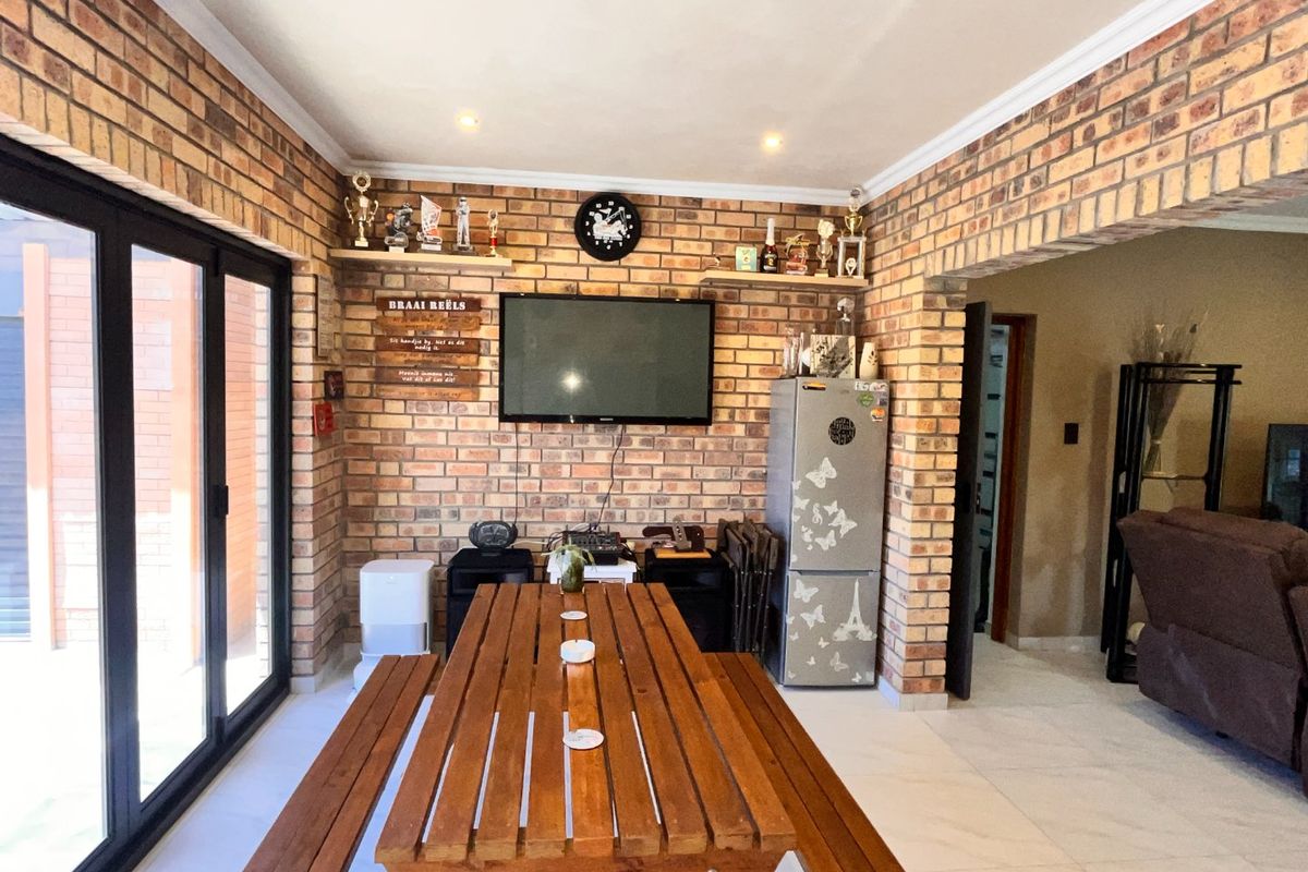 Modern Family Home for Sale – Stylish, Secure & Move-In Ready - Photo 2