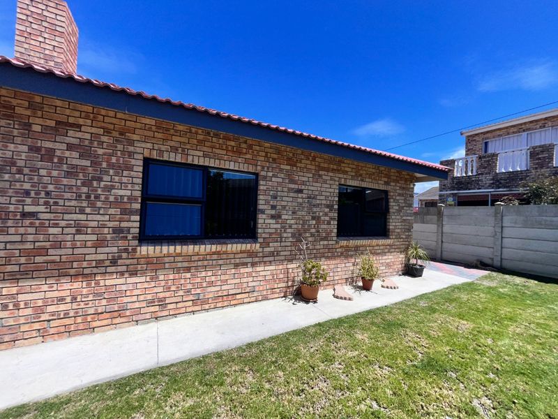 Modern Family Home for Sale – Stylish, Secure & Move-In Ready - Photo 6