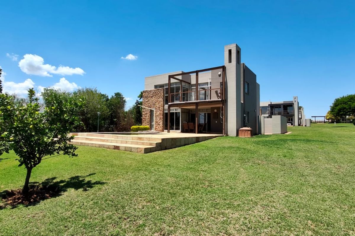 Stunning 4-Bedroom Home for Sale in Exclusive Bantry Bay Estate - Photo 4