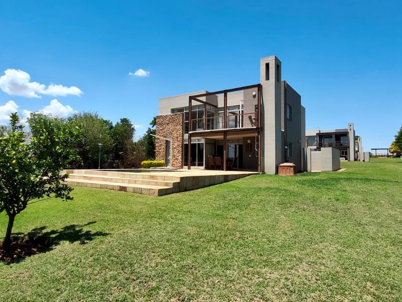 Stunning 4-Bedroom Home for Sale in Exclusive Bantry Bay Estate - Photo 4