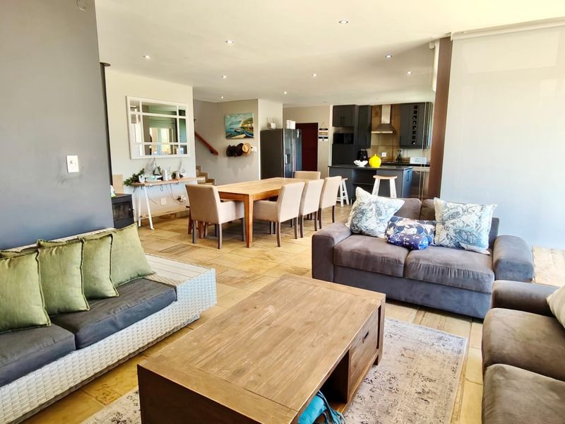 Stunning 4-Bedroom Home for Sale in Exclusive Bantry Bay Estate - Photo 10