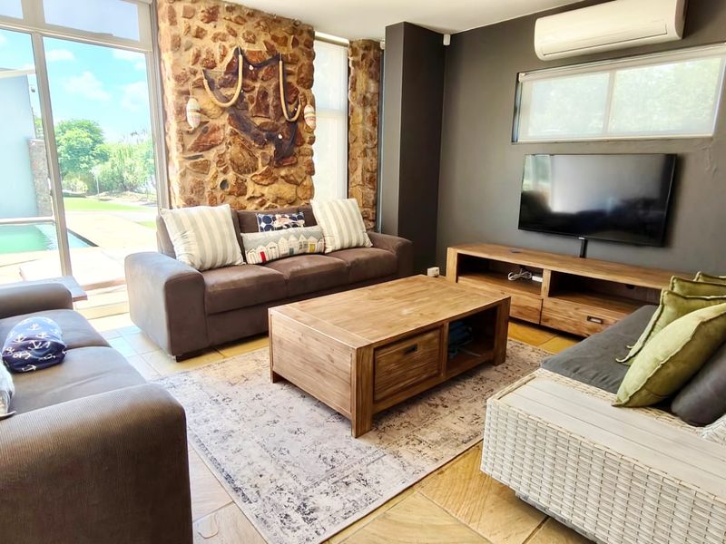 Stunning 4-Bedroom Home for Sale in Exclusive Bantry Bay Estate - Photo 9