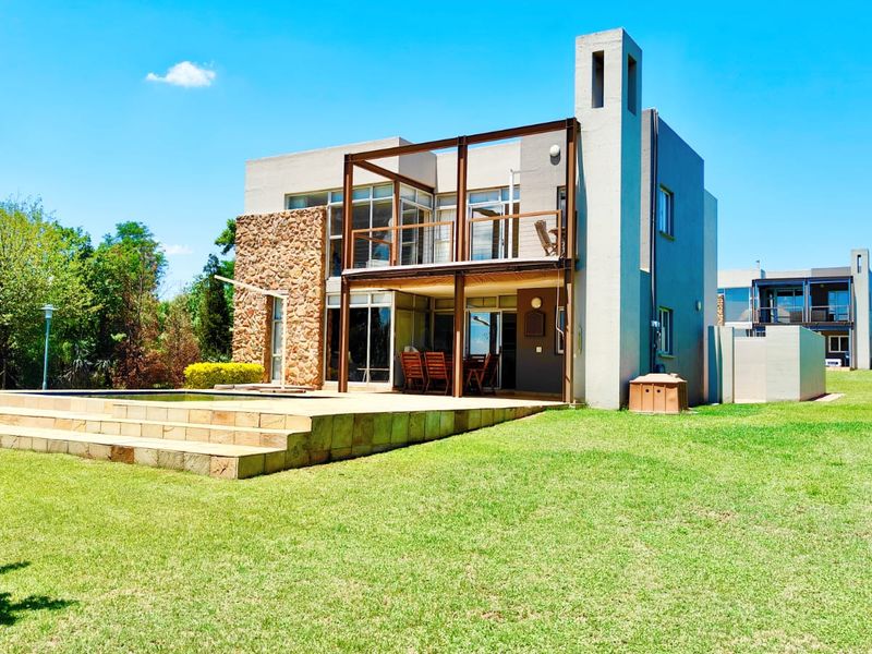 Stunning 4-Bedroom Home for Sale in Exclusive Bantry Bay Estate - Photo 1