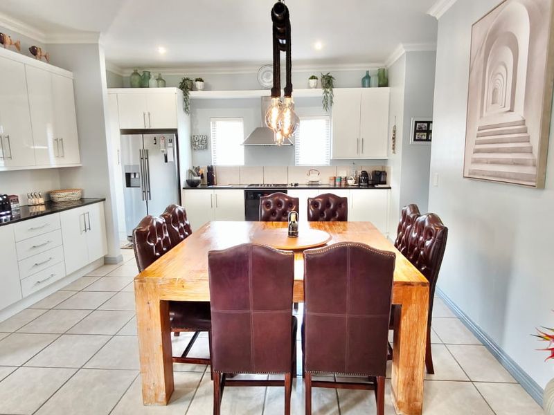 Modern 4-Bedroom Home for Sale in Harbour Town Estate - Photo 9