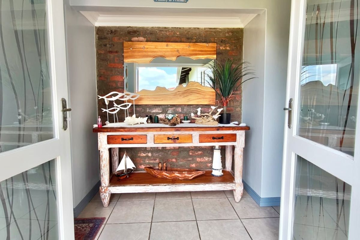 Modern 4-Bedroom Home for Sale in Harbour Town Estate - Photo 4