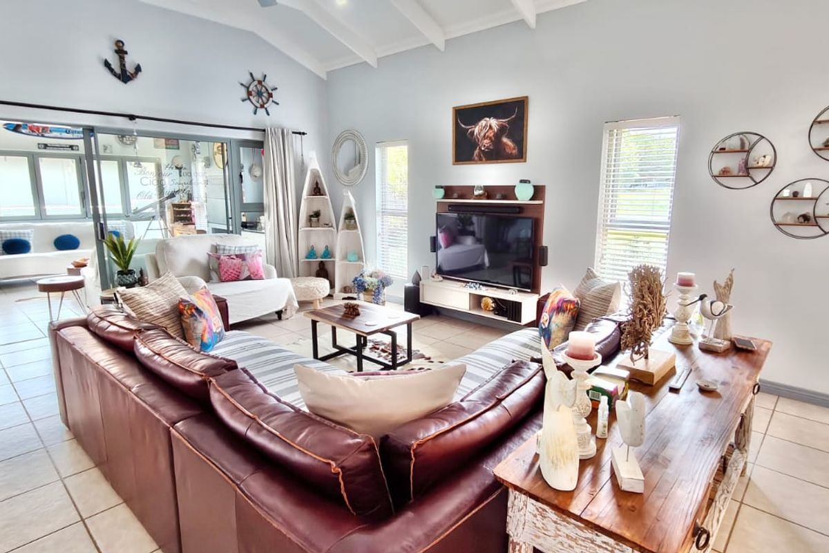 Modern 4-Bedroom Home for Sale in Harbour Town Estate - Photo 3