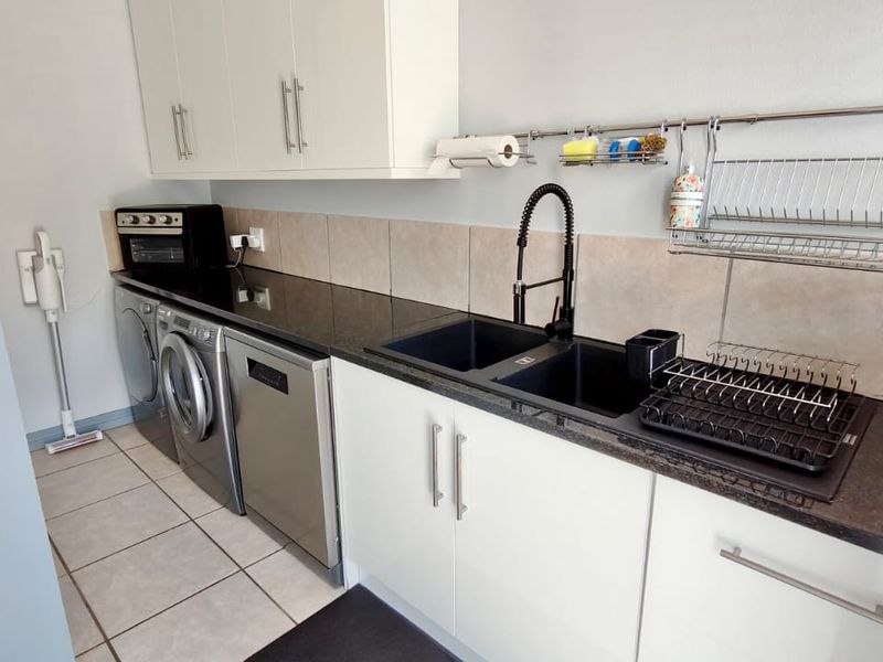 Modern 4-Bedroom Home for Sale in Harbour Town Estate - Photo 8