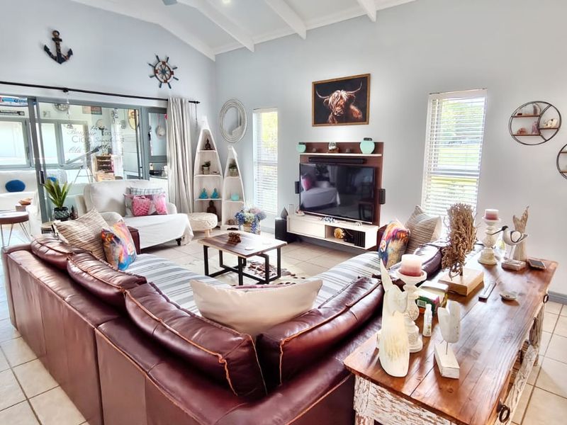 Modern 4-Bedroom Home for Sale in Harbour Town Estate - Photo 4