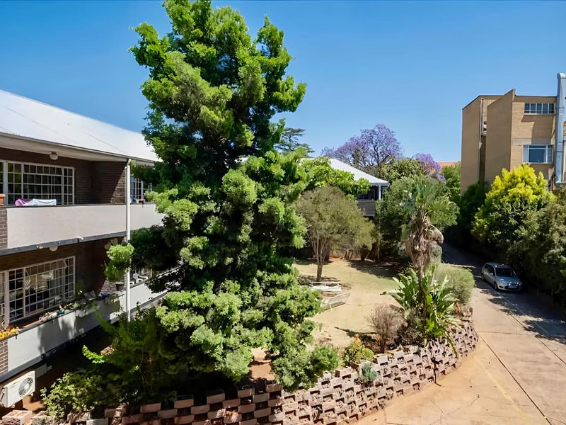 Stylish Fully Furnished 2-Bedroom Apartment for Rent | Linden, Randburg - Photo 10