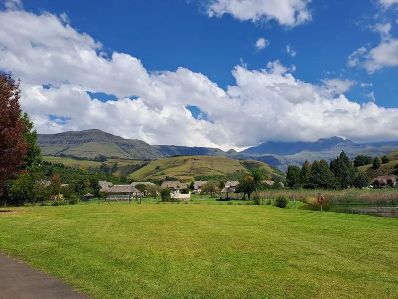 Exquisite 4-Bedroom Luxury Residence in Central Drakensberg — A Prime Investment and Dream Holiday Retreat  - Photo 3