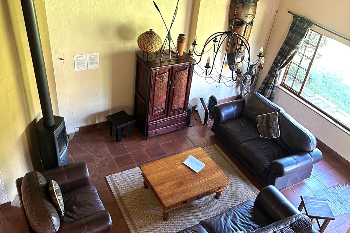 Exquisite 4-Bedroom Luxury Residence in Central Drakensberg — A Prime Investment and Dream Holiday Retreat  - Photo 5