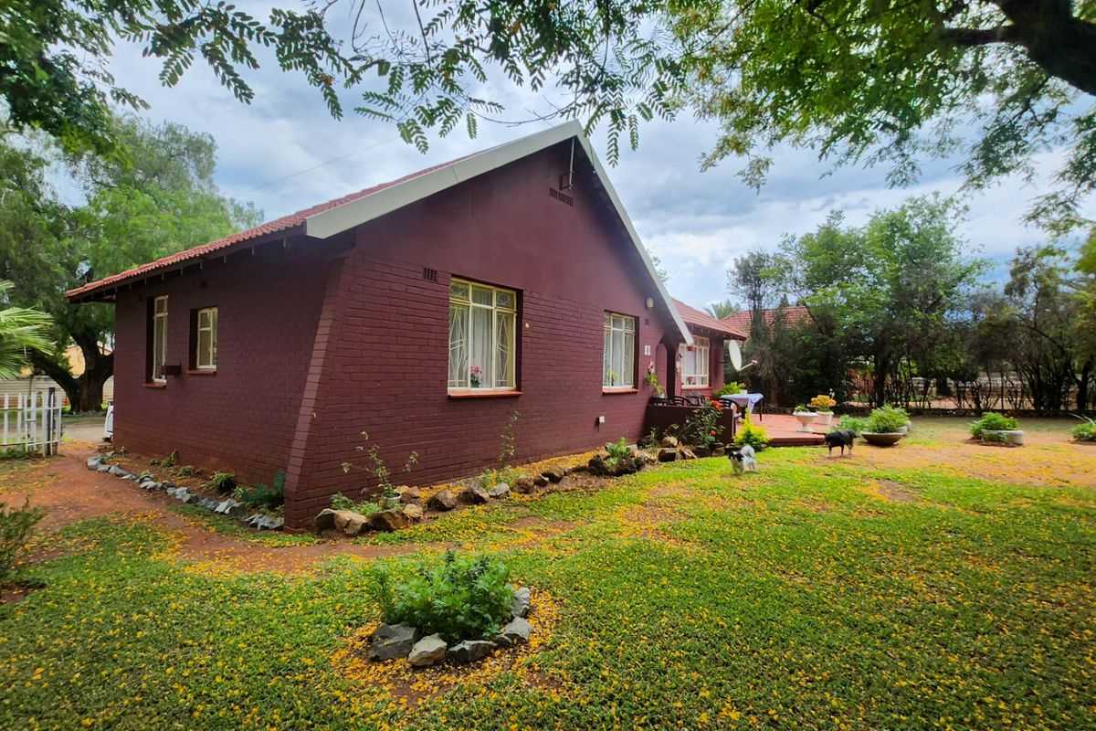 Cozy 3-Bedroom Home with Separate Flat. - Photo 3