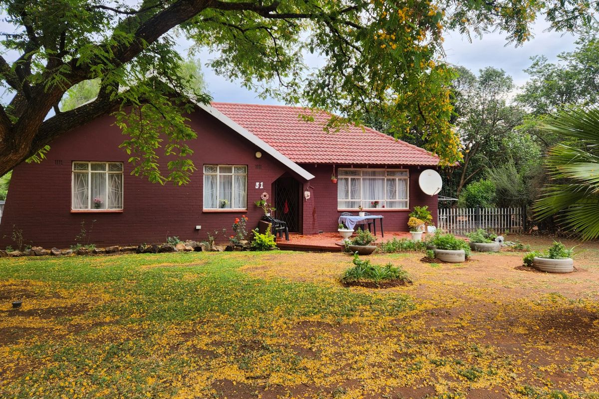 Cozy 3-Bedroom Home with Separate Flat. - Photo 2