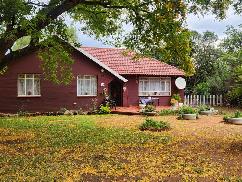 Cozy 3-Bedroom Home with Separate Flat. - Photo 2