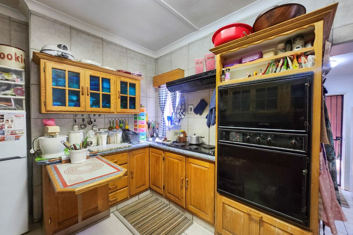 Cozy 3-Bedroom Home with Separate Flat. - Photo 5