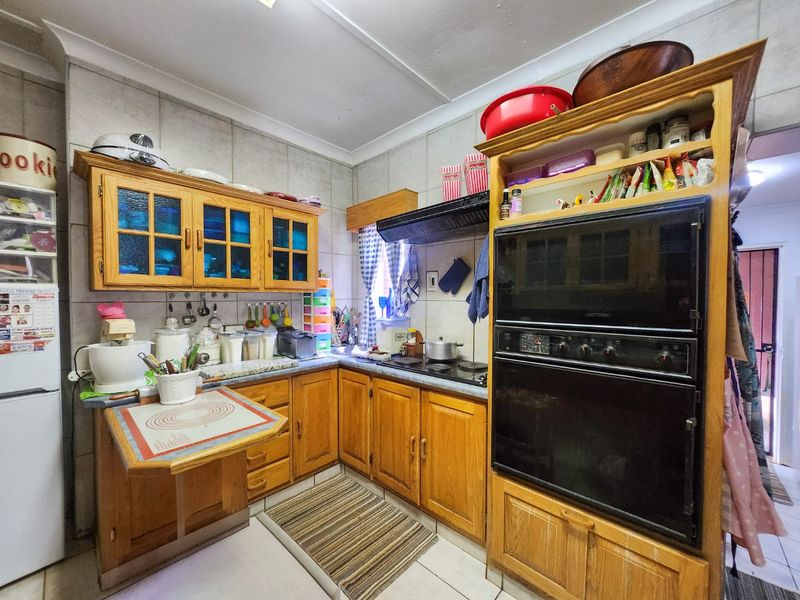 Cozy 3-Bedroom Home with Separate Flat. - Photo 5