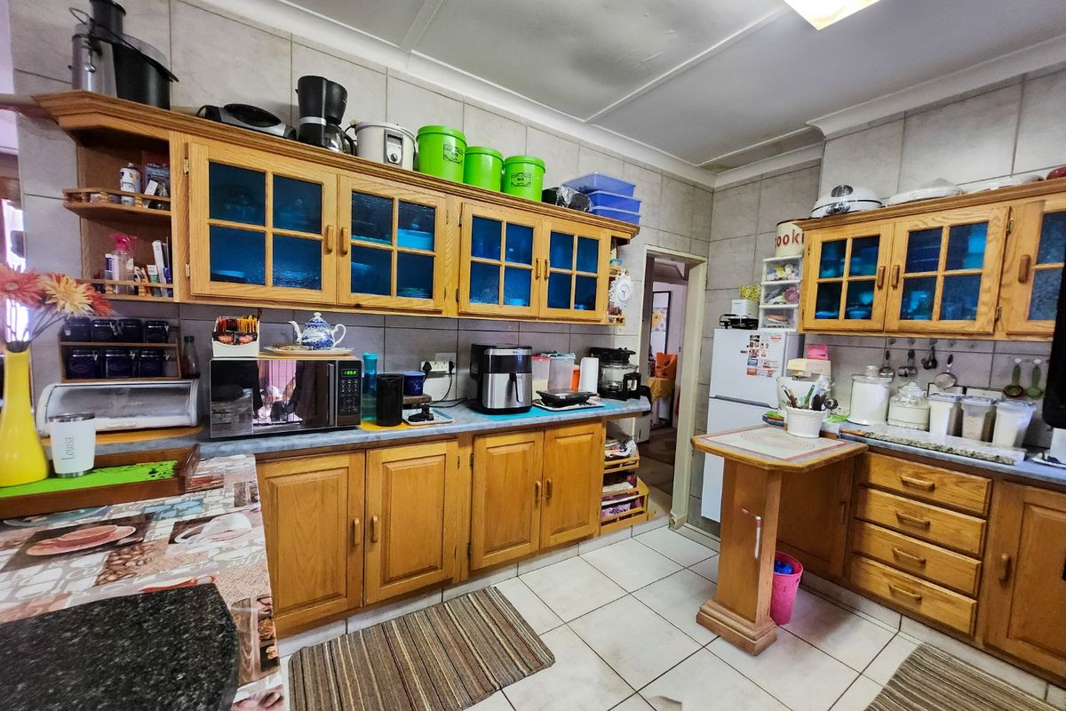 Cozy 3-Bedroom Home with Separate Flat. - Photo 4