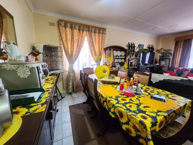 Cozy 3-Bedroom Home with Separate Flat. - Photo 8