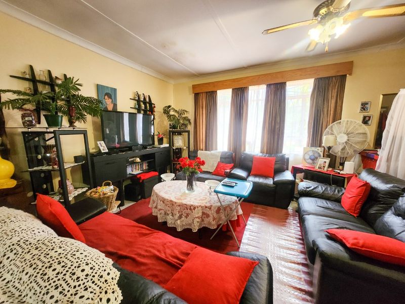 Cozy 3-Bedroom Home with Separate Flat. - Photo 7