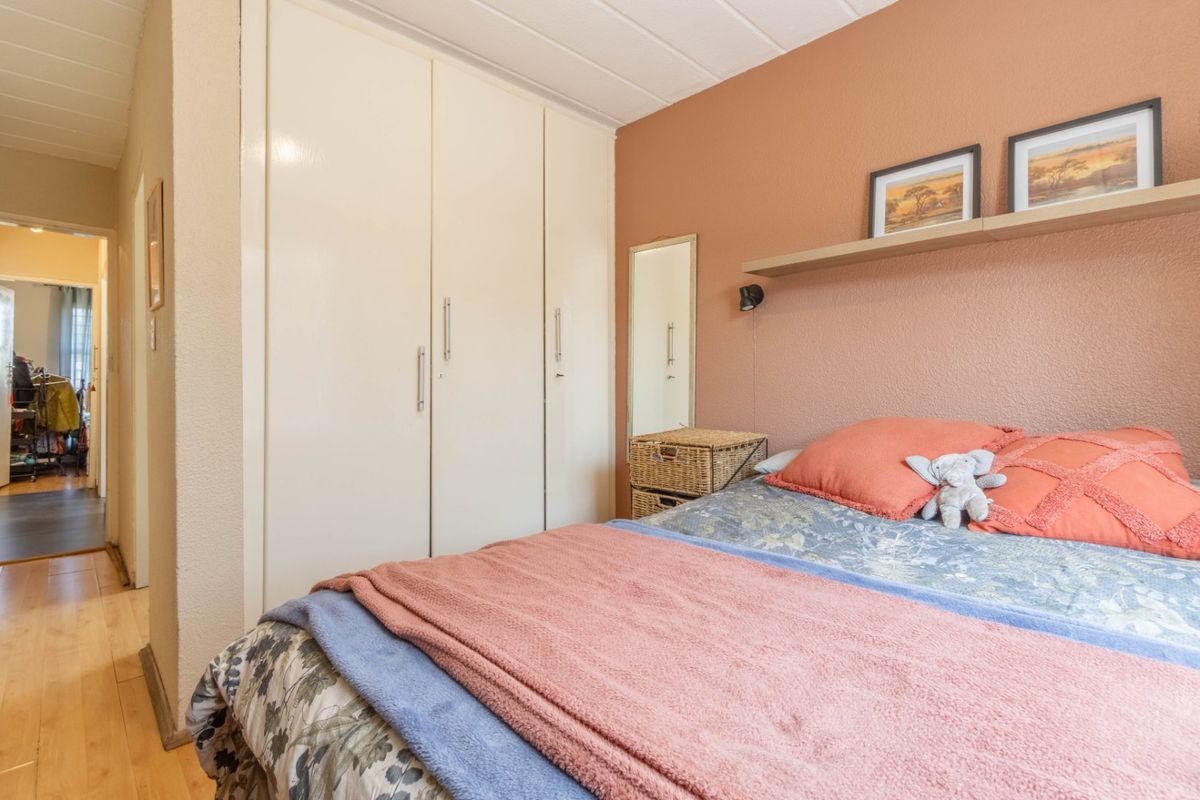 2 Bed Duplex – Stylish, Spacious & Perfectly Located! - Photo 4