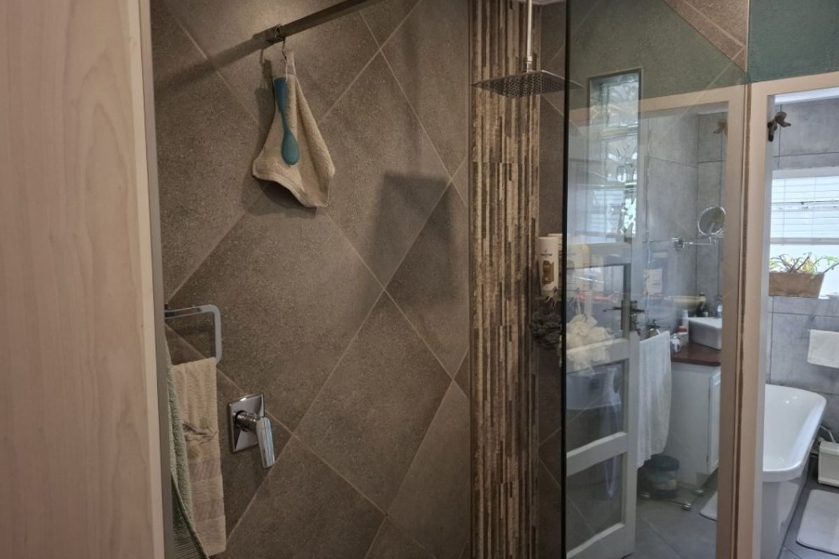 3 Bed Duplex – Spacious, Secure & Packed with Extras! - Photo 3