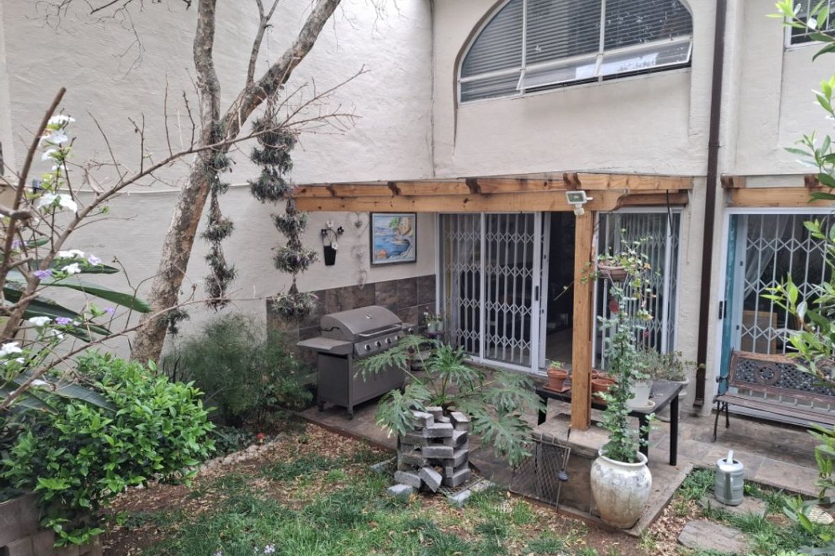 3 Bed Duplex – Spacious, Secure & Packed with Extras! - Photo 2