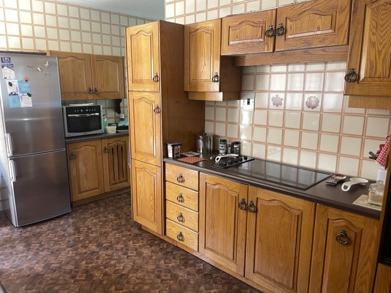 3 Bed House – Charming Family Home with Space and Character! - Photo 2