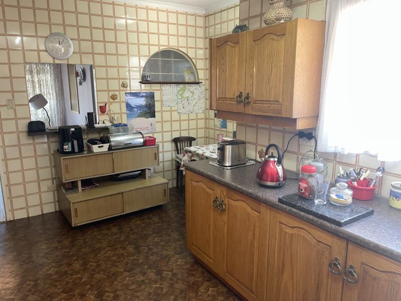 3 Bed House – Charming Family Home with Space and Character! - Photo 3