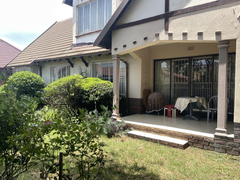 3 Bed House – Charming Family Home with Space and Character! - Photo 9