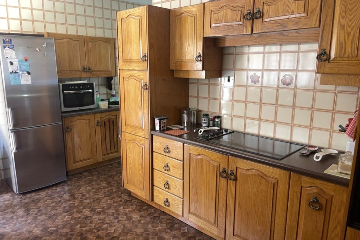 3 Bed House – Charming Family Home with Space and Character! - Photo 2