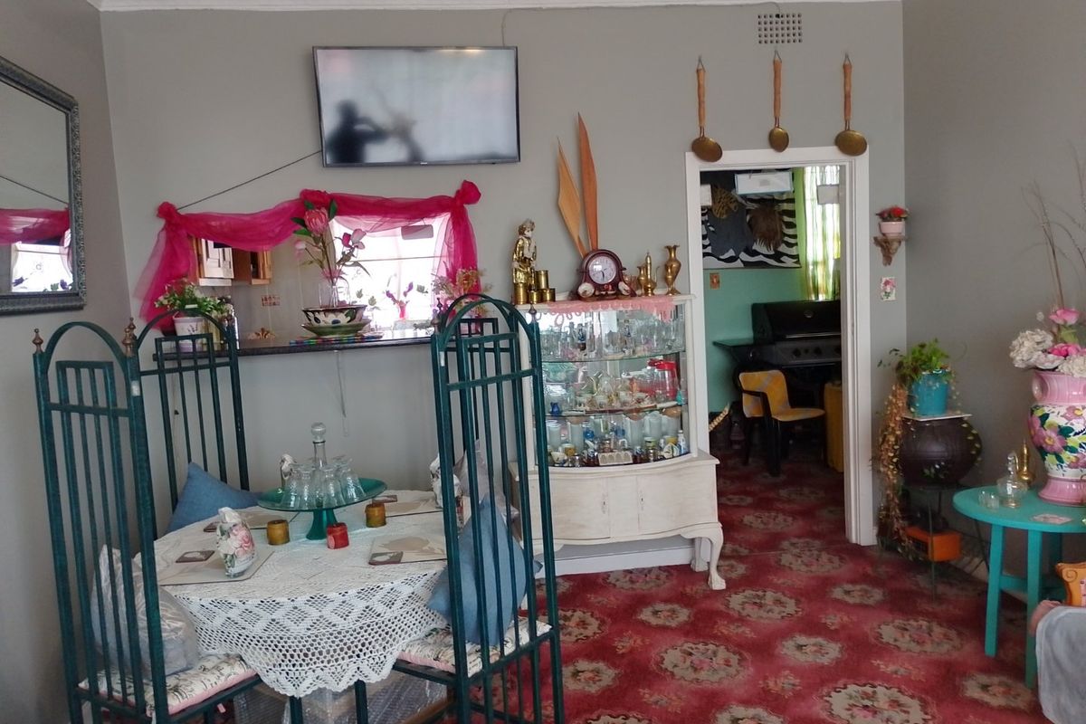 BEAUTIFUL 2-BEDROOM APARTMENT WITH WOODEN FLOORS - Photo 5