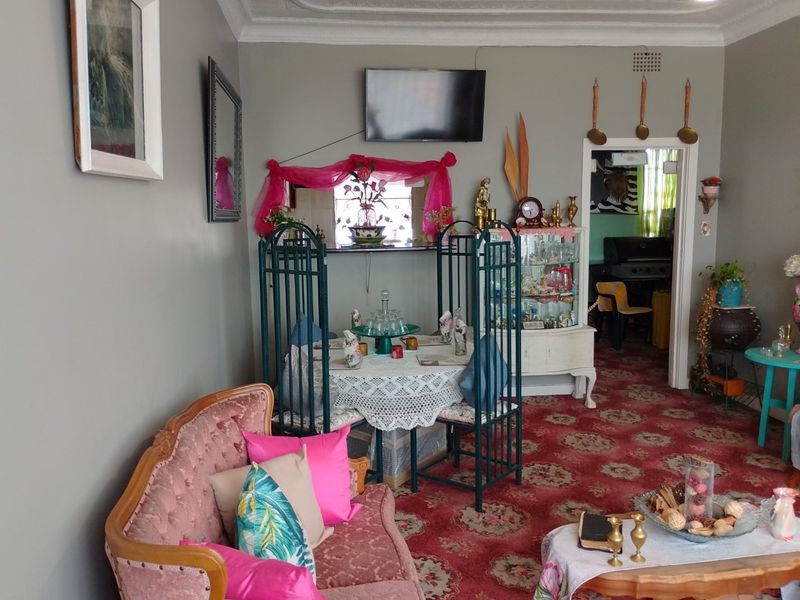 BEAUTIFUL 2-BEDROOM APARTMENT WITH WOODEN FLOORS - Photo 4