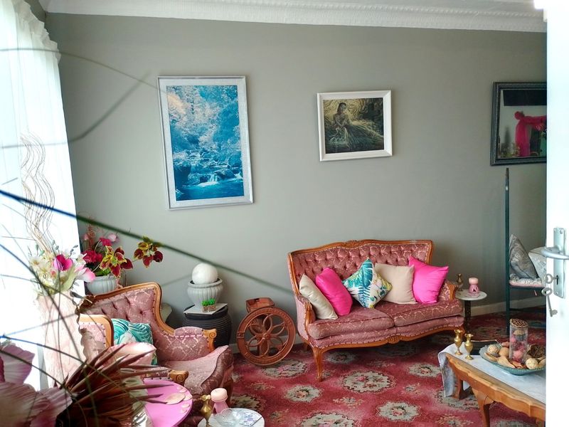 BEAUTIFUL 2-BEDROOM APARTMENT WITH WOODEN FLOORS - Photo 3