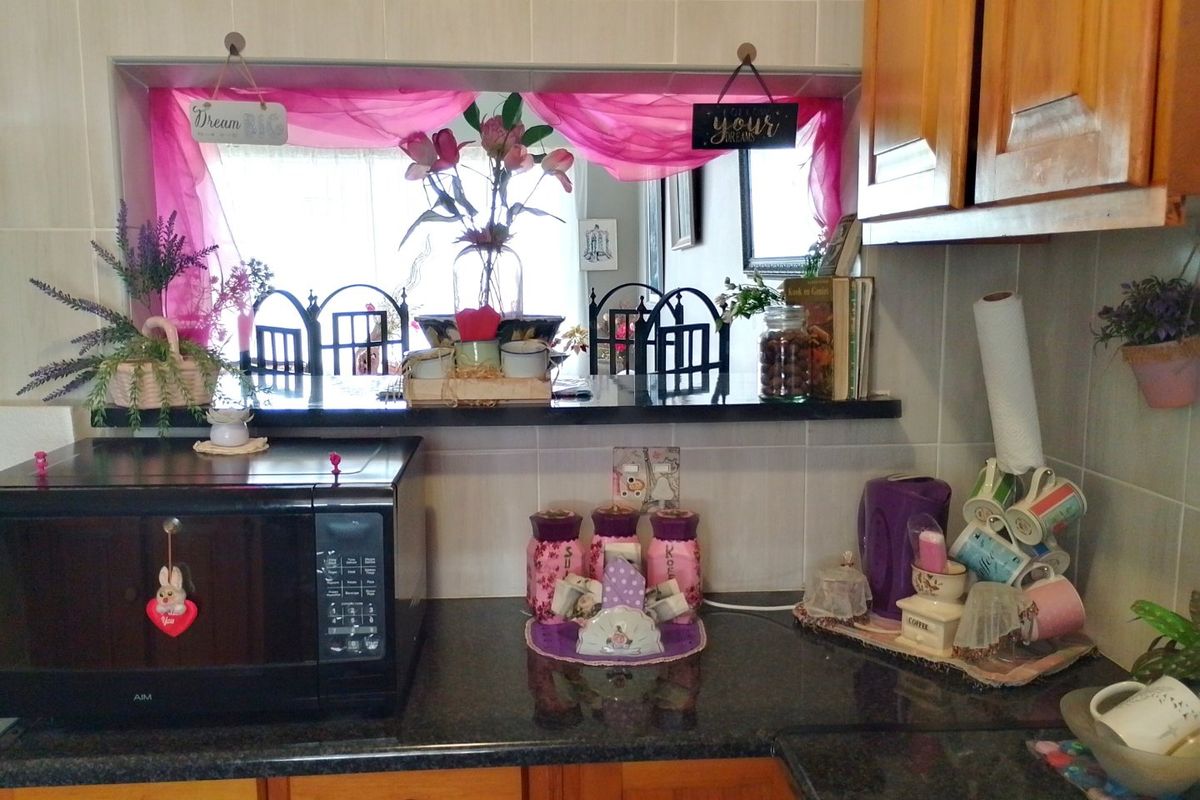 BEAUTIFUL 2-BEDROOM APARTMENT WITH WOODEN FLOORS - Photo 2