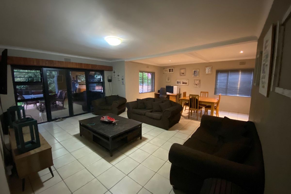 Beautiful 3-Bedroom Family Home for Sale - Annlin ABOVE SEFAKO MAKGATHO! - Photo 4
