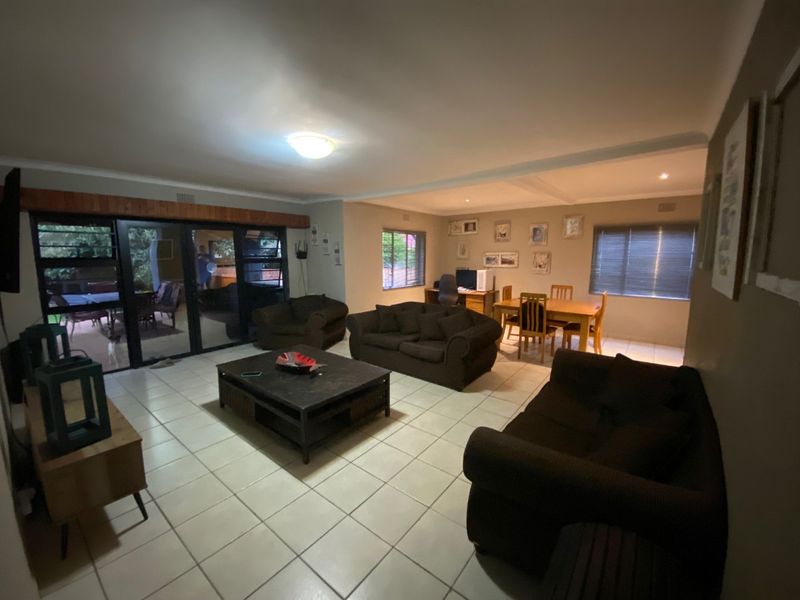 Beautiful 3-Bedroom Family Home for Sale - Annlin ABOVE SEFAKO MAKGATHO! - Photo 4