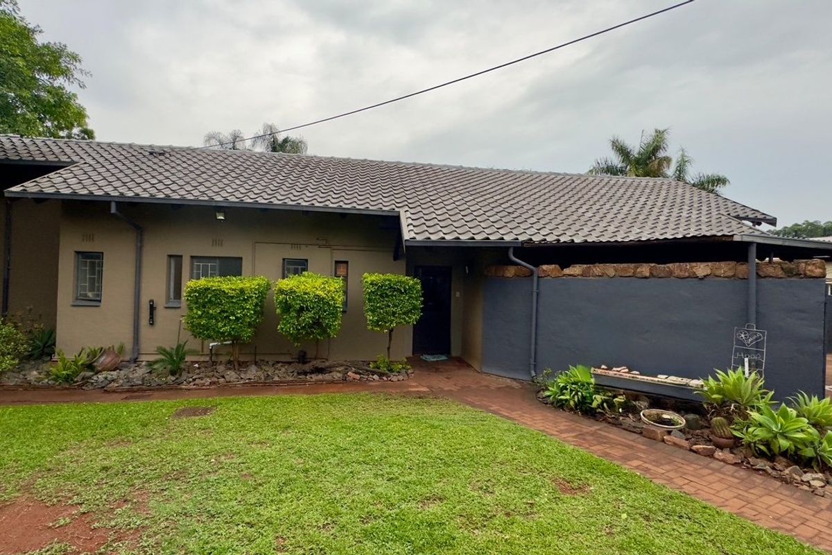 Beautiful 3-Bedroom Family Home for Sale - Annlin ABOVE SEFAKO MAKGATHO! - Photo 2