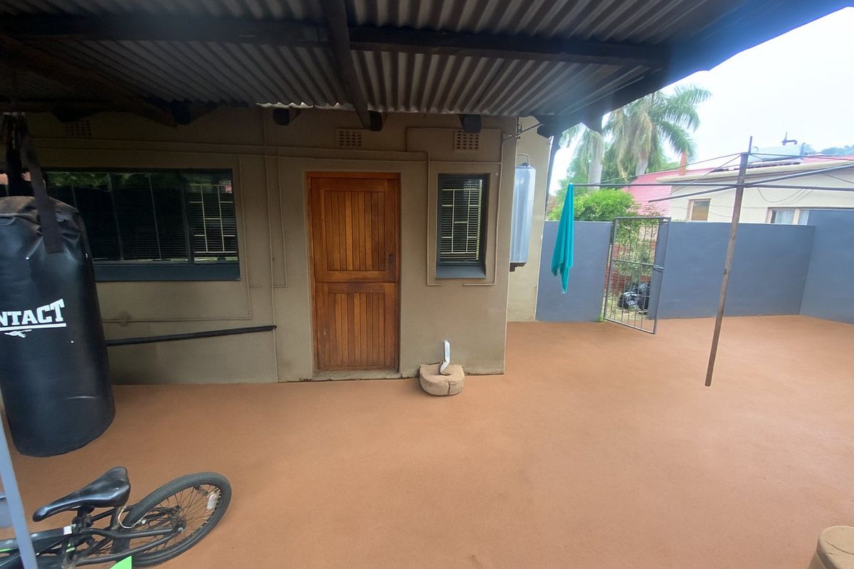 Beautiful 3-Bedroom Family Home for Sale - Annlin ABOVE SEFAKO MAKGATHO! - Photo 3
