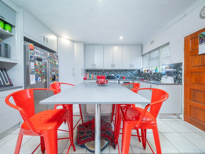 Exquisite Family Home in Prime Eden Glen Location!! - Photo 10