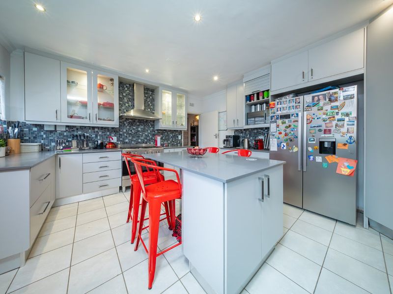 Exquisite Family Home in Prime Eden Glen Location!! - Photo 9