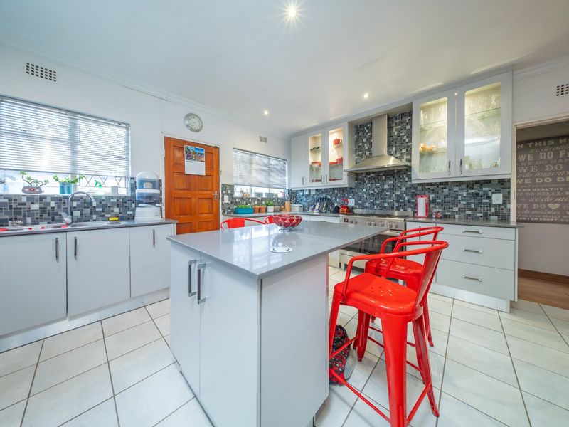 Exquisite Family Home in Prime Eden Glen Location!! - Photo 7