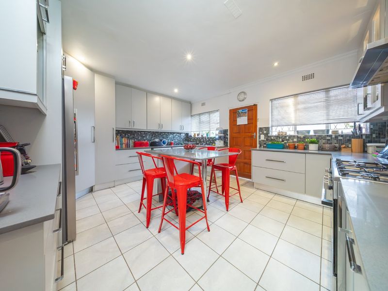 Exquisite Family Home in Prime Eden Glen Location!! - Photo 6