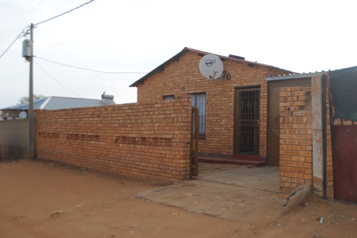 Beautifully Designed 3 Bedroom Family Home - Photo 2