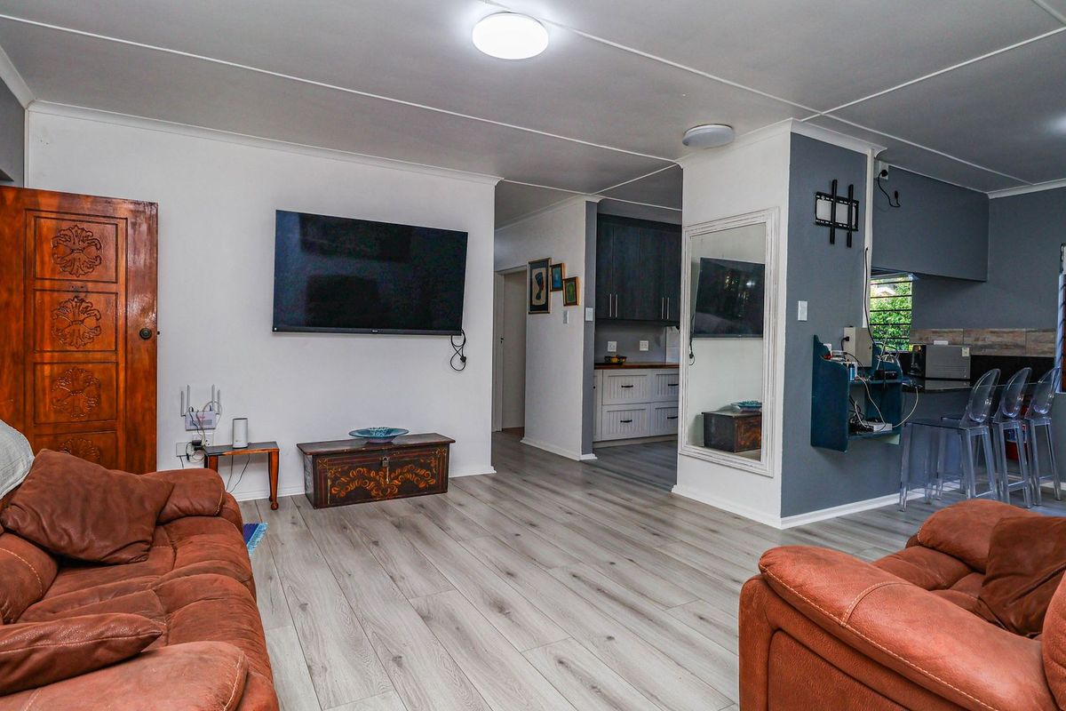 Beautifully Renovated Home with Income Potential in Sedgefield Village - Photo 3