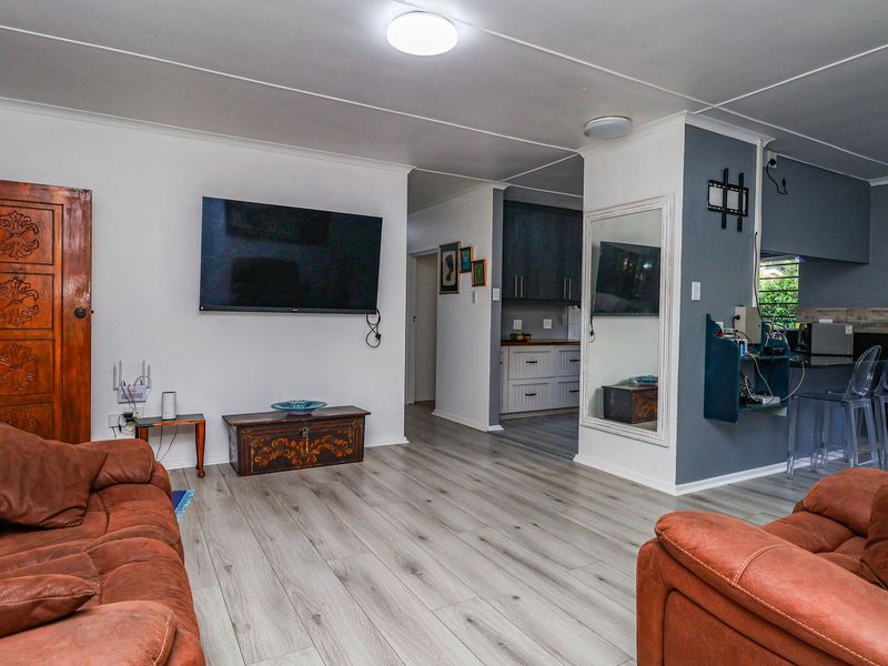 Beautifully Renovated Home with Income Potential in Sedgefield Village - Photo 3