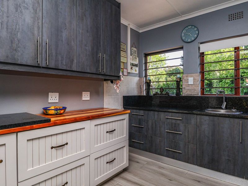 Beautifully Renovated Home with Income Potential in Sedgefield Village - Photo 7