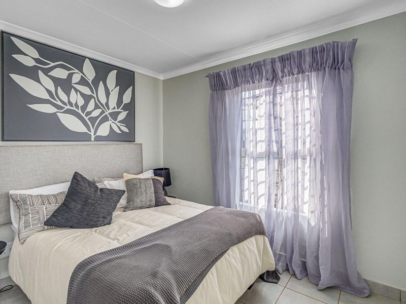 Beautiful 3 bedrooms house for sell in Protea Glen Security Estate!! - Photo 5