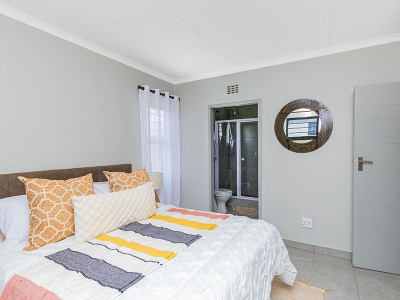 Beautiful 3 bedrooms house for sell in Protea Glen Security Estate!! - Photo 8