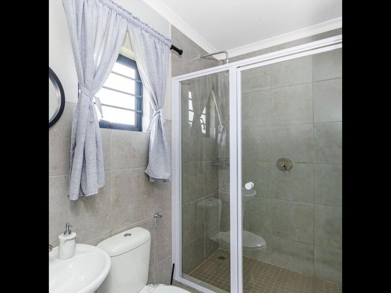 Beautiful 3 bedrooms house for sell in Protea Glen Security Estate!! - Photo 9